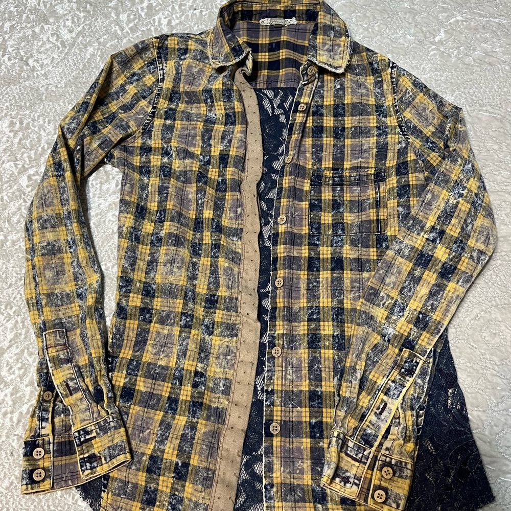 BKE Yellow & Black Plaid Women’s Button-Up Shirt with lace back. XS